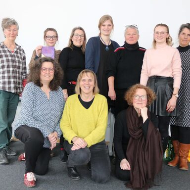 Vertreterinnen von fünf autonomen Frauenhäusern aus Nord- und Osthessen trafen sich im Kreishaus in Kassel, um auf die prekäre Situation von schutzsuchenden Frauen und Kindern aufmerksam zu machen.