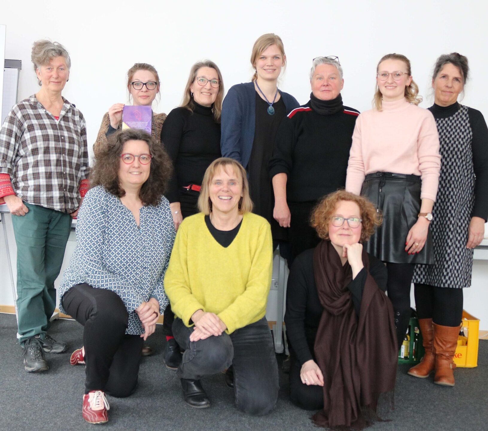 Vertreterinnen von fünf autonomen Frauenhäusern aus Nord- und Osthessen trafen sich im Kreishaus in Kassel, um auf die prekäre Situation von schutzsuchenden Frauen und Kindern aufmerksam zu machen.