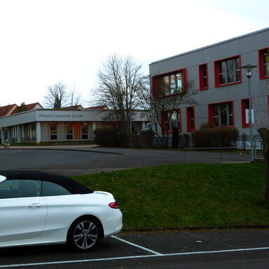 Auf dem Foto sieht man die Wilhelm-Leuschner-Schule.