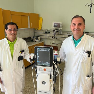 Bieten die Behandlung mit einem Femoraliskatheter an: Chefarzt der Anästhesie, Mohamed Al Batani, und Oberarzt Dimitri Schibakin.