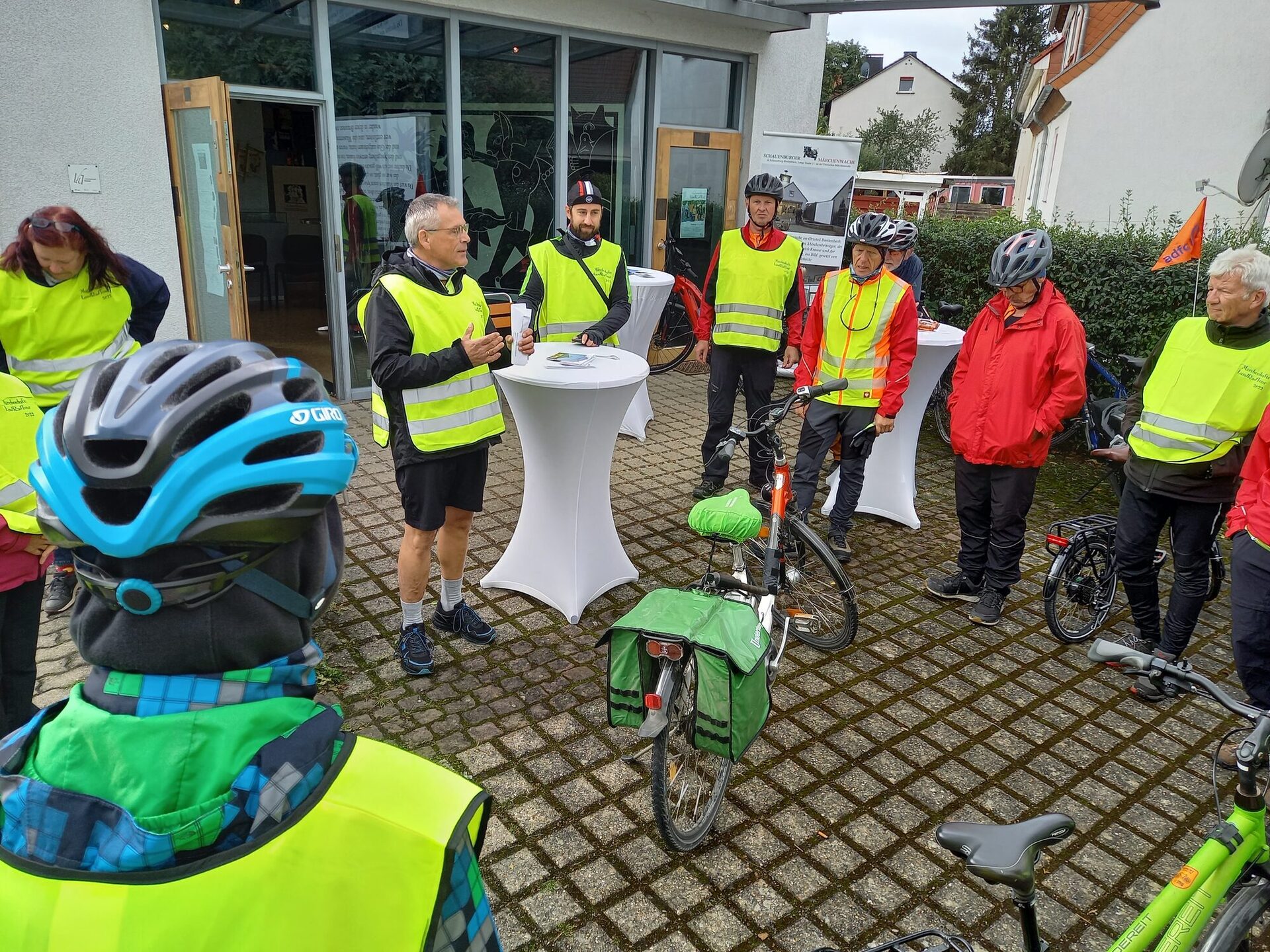 Start der Land-Rad-Tour an der Märchenwache in Schauenburg