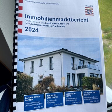 Neuer Immobilienmarktbericht  für den Landkreis Kassel vorgestellt